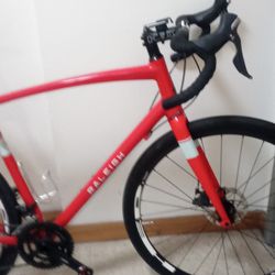 Raleigh Willard 4 All Terrain/Gravel Large(22 inch) Frame Mens Bicycle W/Disc Breaks