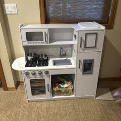 Melissa and Doug Play Kitchen 