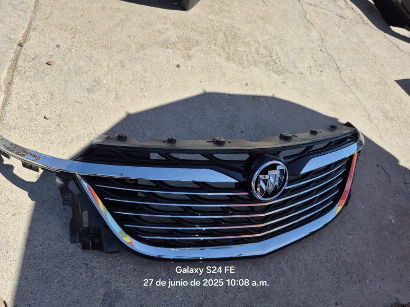 Buick Enclave Grille Oem