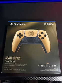 PS5 007 Gold Controller