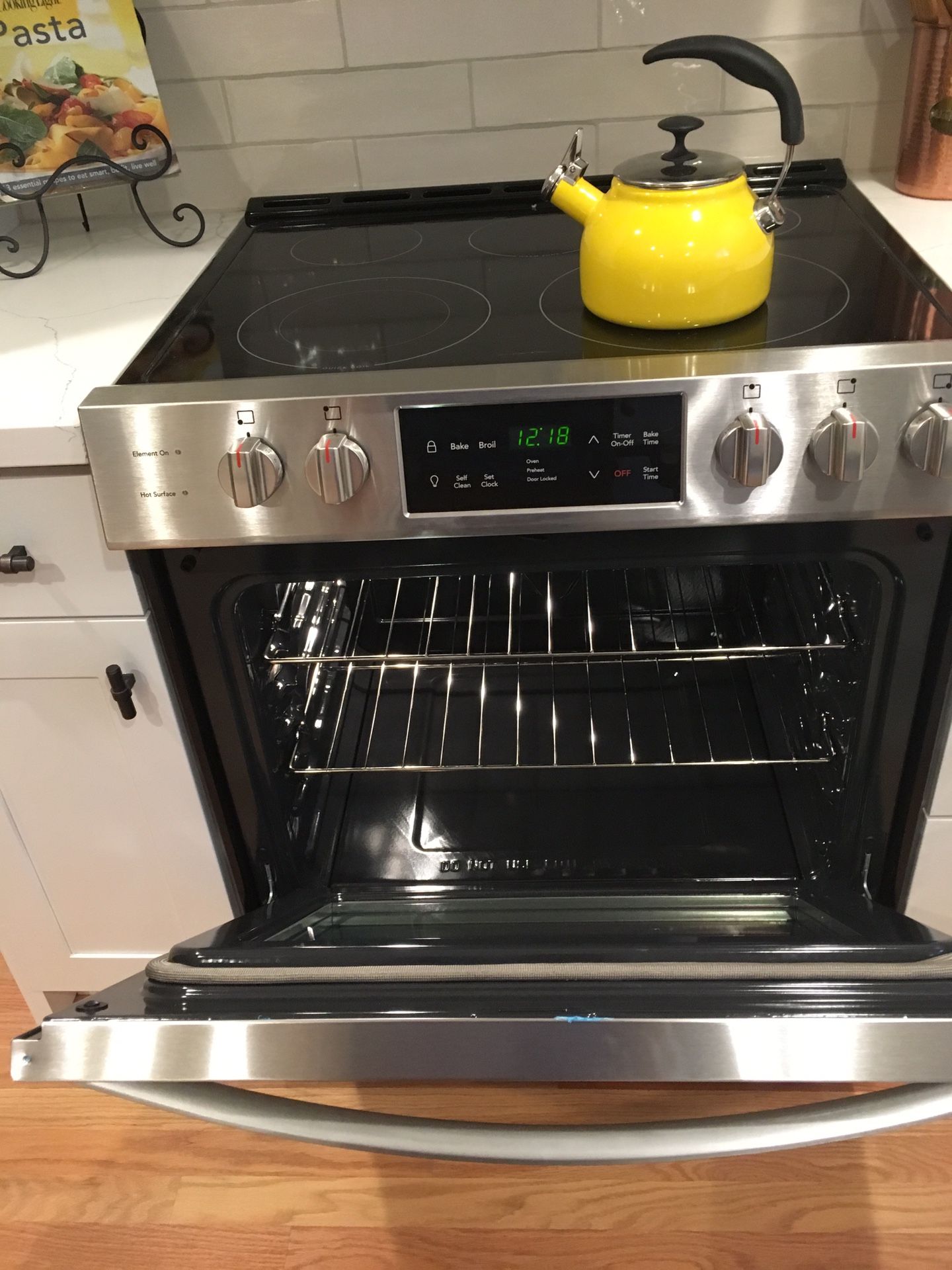 Frigidaire FFEH3054US 30 in 5 cu ft Single Oven Electric with Self