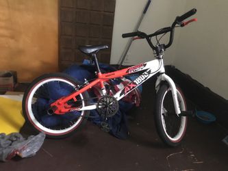 White and orange avigo extreme freestyle bike 18inch for Sale in Barberton OH OfferUp