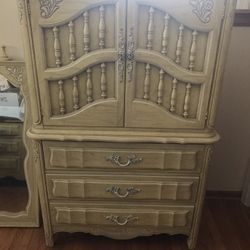 5 Piece Vintage Bedroom Set Made By Dixie. Best Offer.