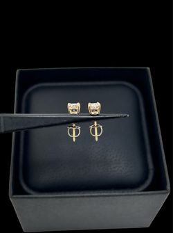 Oval shape lab-grown diamond earrings
