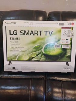 32' LG Smart TV Works Perfect!