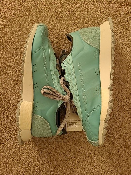 Adidas Sl 7600 Size 6.5wmns/ 5 Youth