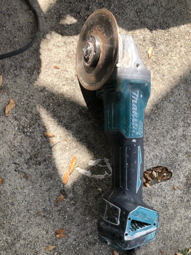 Makita 18v 4-1/2 in. Angle Grinder Tool Only
