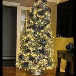 Crate & Barrel Christmas Tree Collar (Silver)