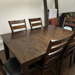 Table w/ collapsing leaf & 6 chairs 