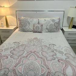 Cama con mesa
