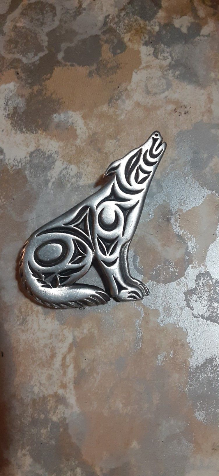 Pewter HOWLING WOLF Brooch Inuit Native Canada