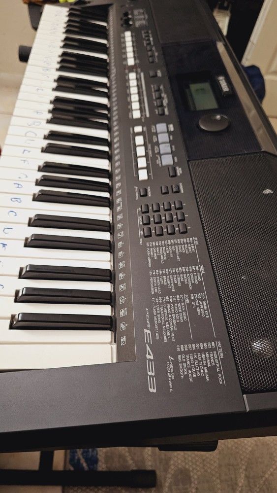 Yamaha PSR E433 ( Read Description )
