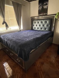 Queen Size Gray Wood Bed