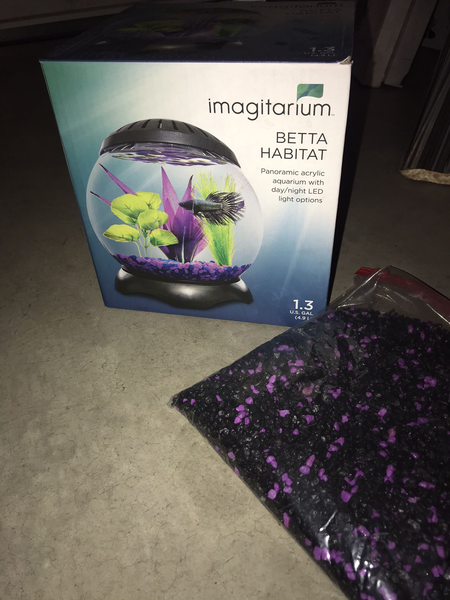 Fish tank, everything included, like new