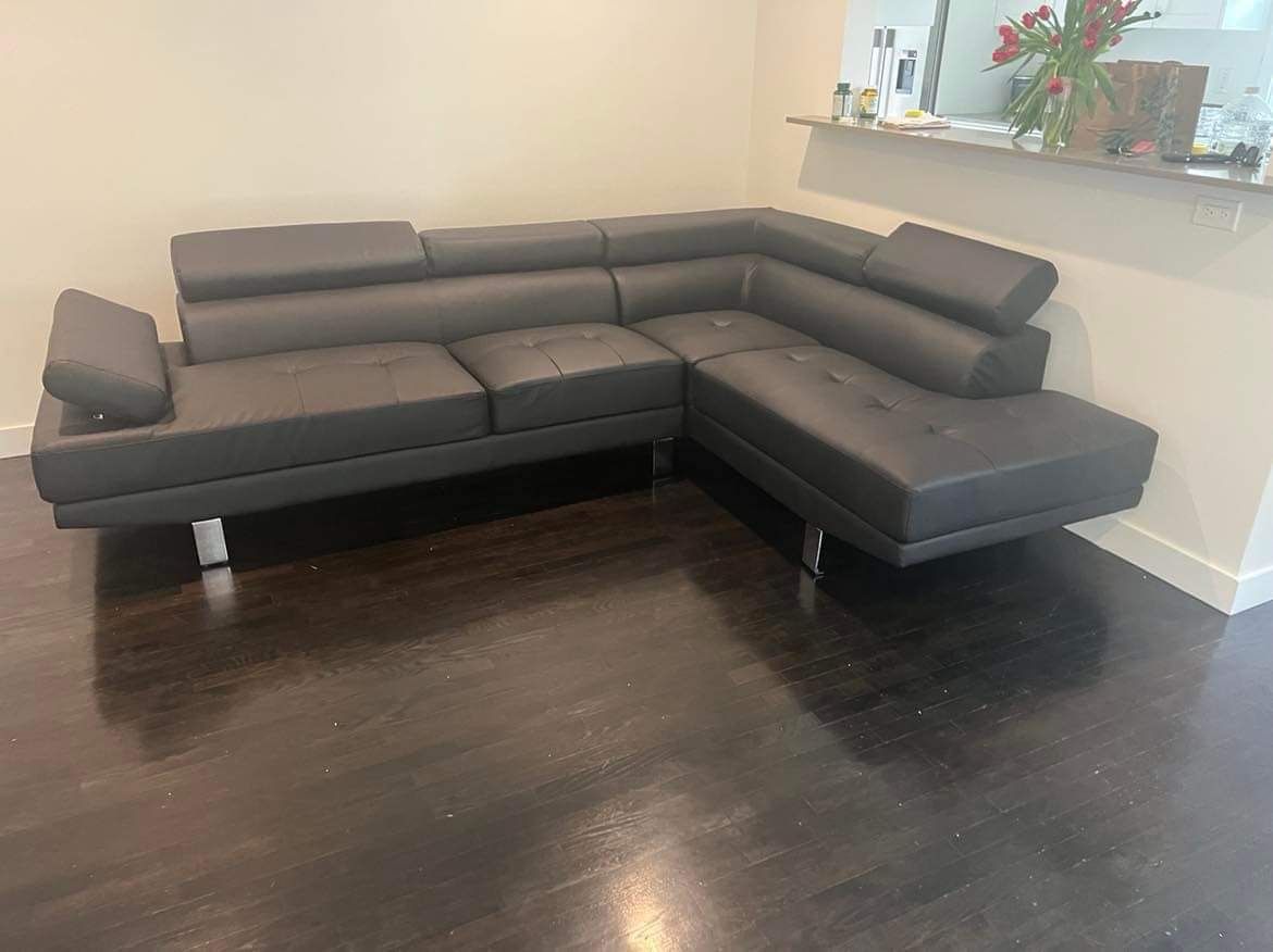 New Black Sectional Couch ! Free Delivery 🚚 ! Financing Available  !