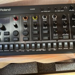 Roland AIRA Compact T-8 BEAT MACHINE | Ultra-Portable Rhythm and Bass Machine with Genuine Roland Sounds | TR-REC Drum Sequencer | Six Rhythm Tracks |