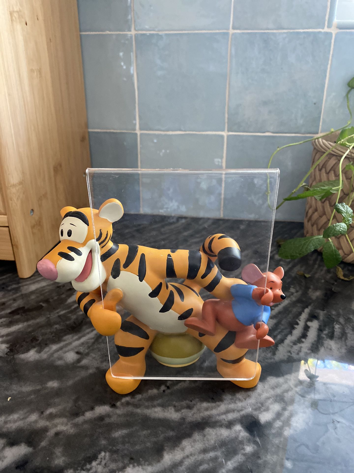 Vintage Disney Winnie the Pooh Tiger & Roo Resin Sculpted 3D Picture Frame 4x6