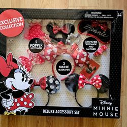 DELUXE MINNIE MOUSE ACCESSORY SET