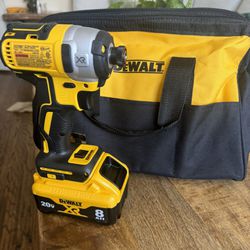 BRAND NEW DEWALT DRILL WITH 8AH BATTERY AND BAG