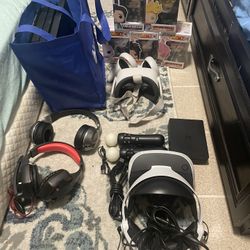 2ps4s PsVr Quest2 5funkopops, Gaming Headphones And Pair Of Sckullcandy Headphones