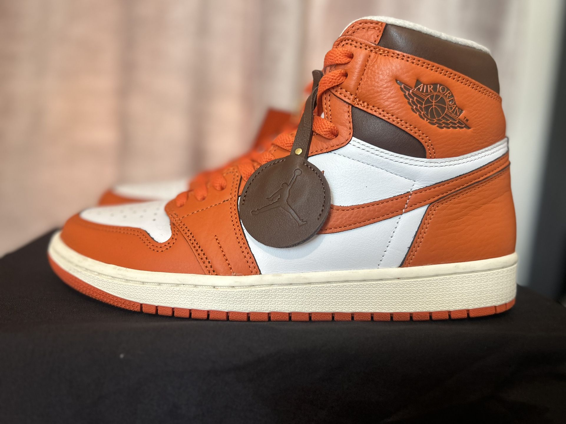 Air Jordan Retro 1 Size 9.5m. 129$ Obo