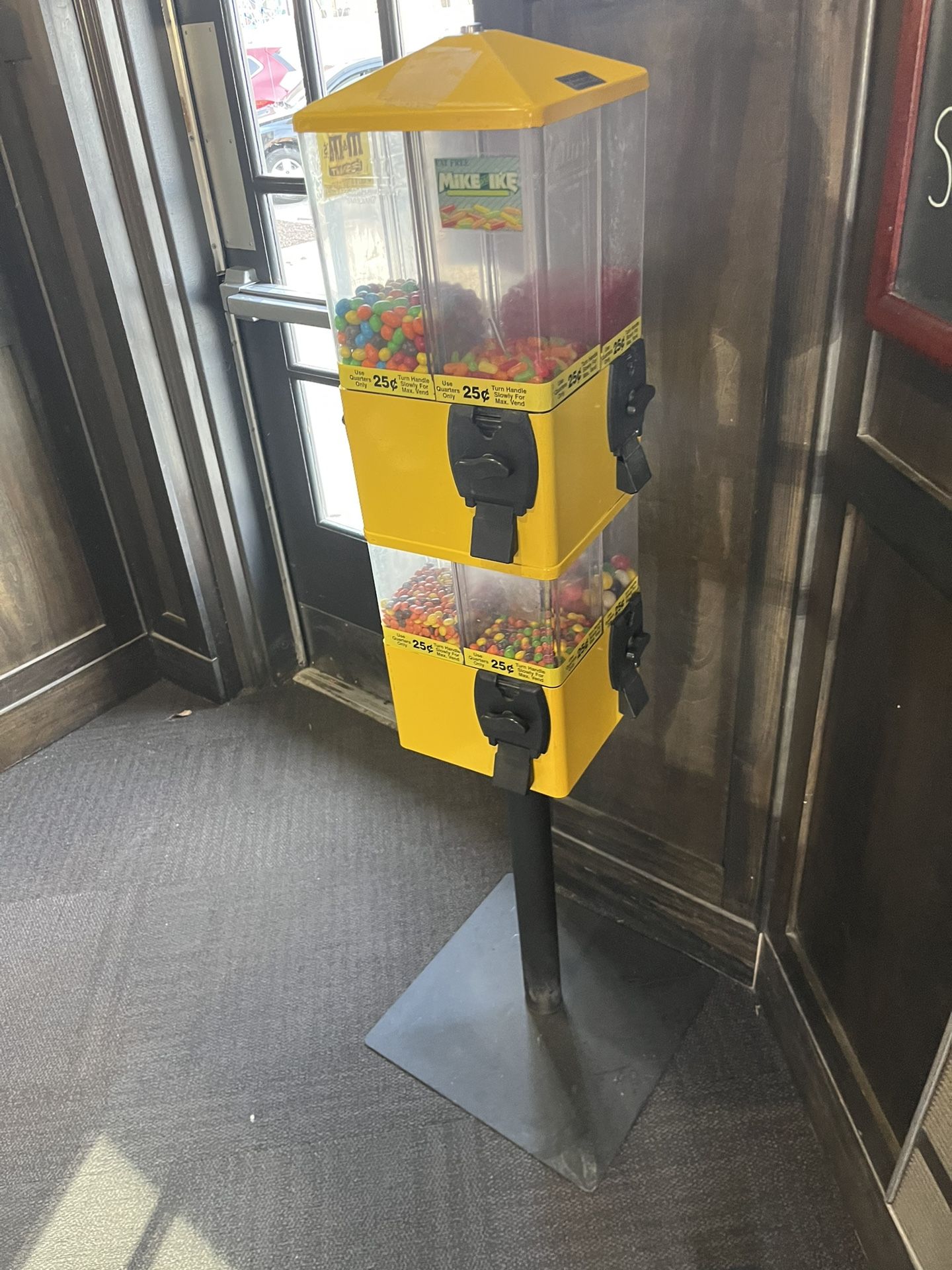 25 Cent Candy Machine Like New