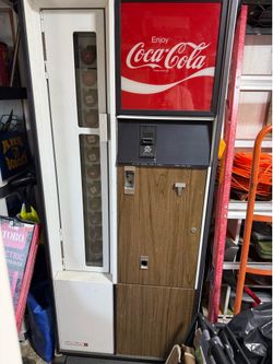 Coca-Cola Soda Vending Machine
