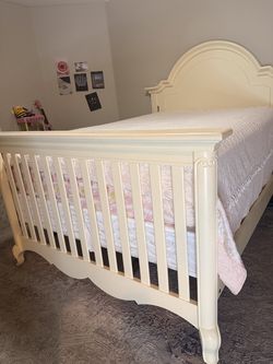 SOLID WOOD 4-IN-1 CONVERTIBLE BED / CRIB /TODDLER BED