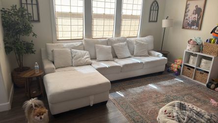 Living Spaces White Sectional Couch w/ Chaise – Needs Cleaning
