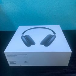 AirPods Max’s Color Midnight