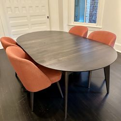 Extendable Round Dinning Table & Chairs Plus Table Cover 