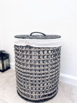 Woven Laundry Hamper with Lid and Liner 19*16”- Like New