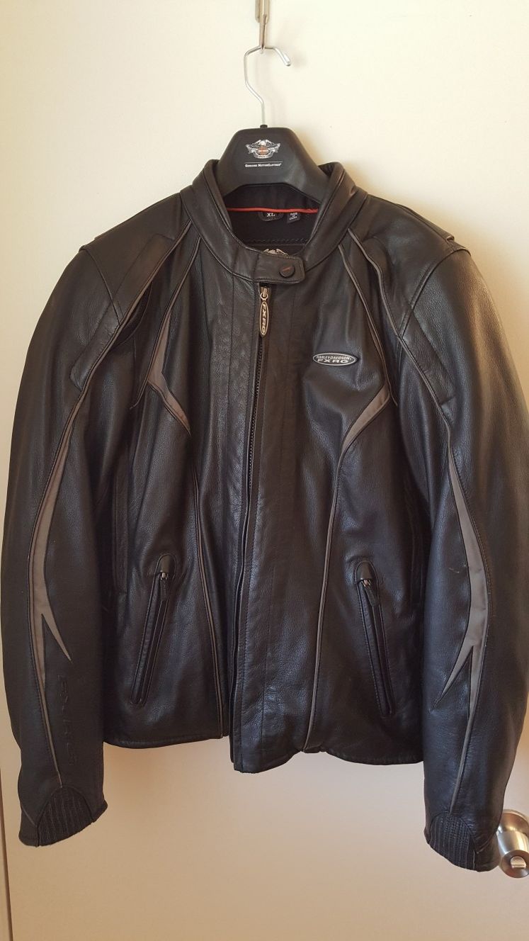 Guys for the lady in your life this Beautiful Harley Davidson This a Beautiful Women's Leather Jacket FXRG