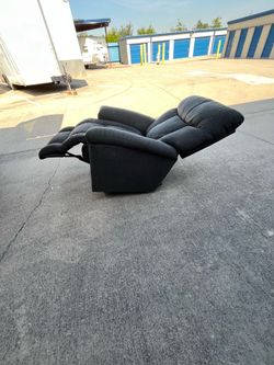 Beautiful armchair, Recliner $40