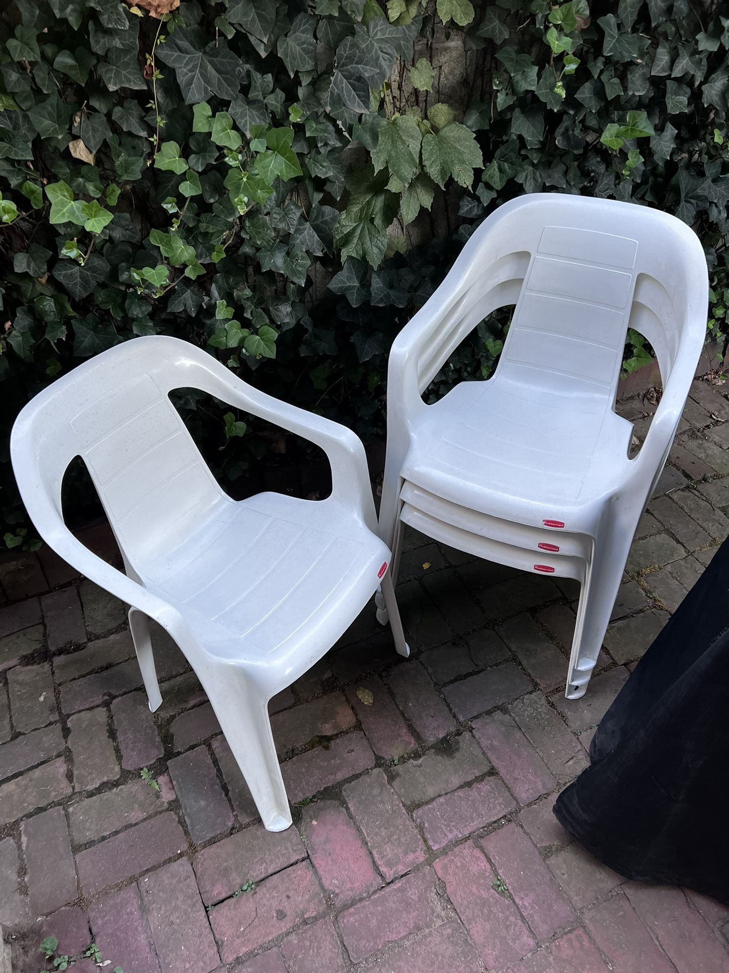 4 Vintage Rubbermaid Patio Chairs