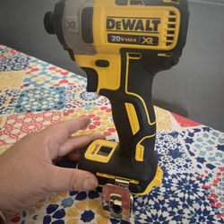 Dewalt Impact Driver Xr 20v. $100 Tool Only Pick Up In Van Nuys