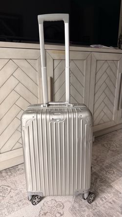 Aluminum Carry-On Luggage with Spinner Wheels