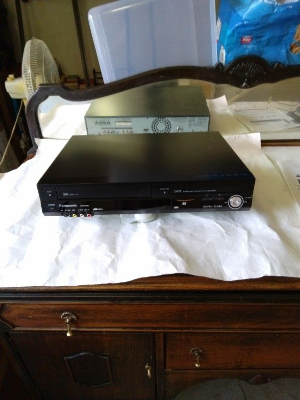 Panasonic DVD Recorder/VCR Model EZ-48V Circa 2011 UNUSED.