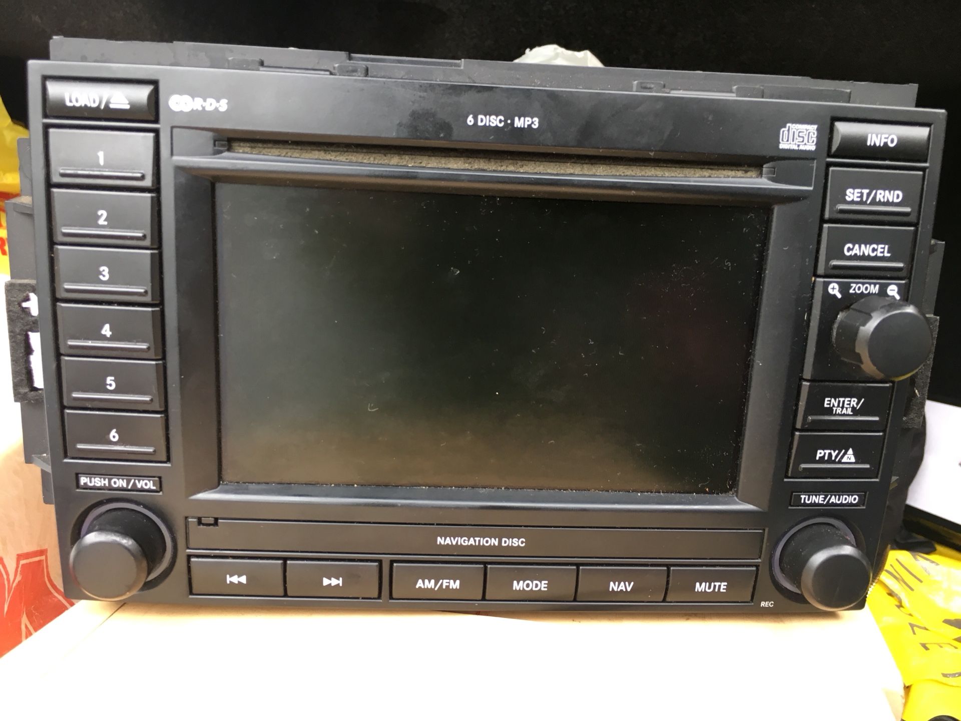 Radio Stereo System (GPS Navigation/6 CD Player Changer)