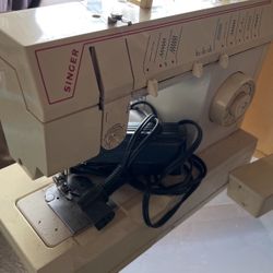 Singer Sewing Machine 