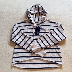 Chaser NEW Sweater Sz Small. NWT