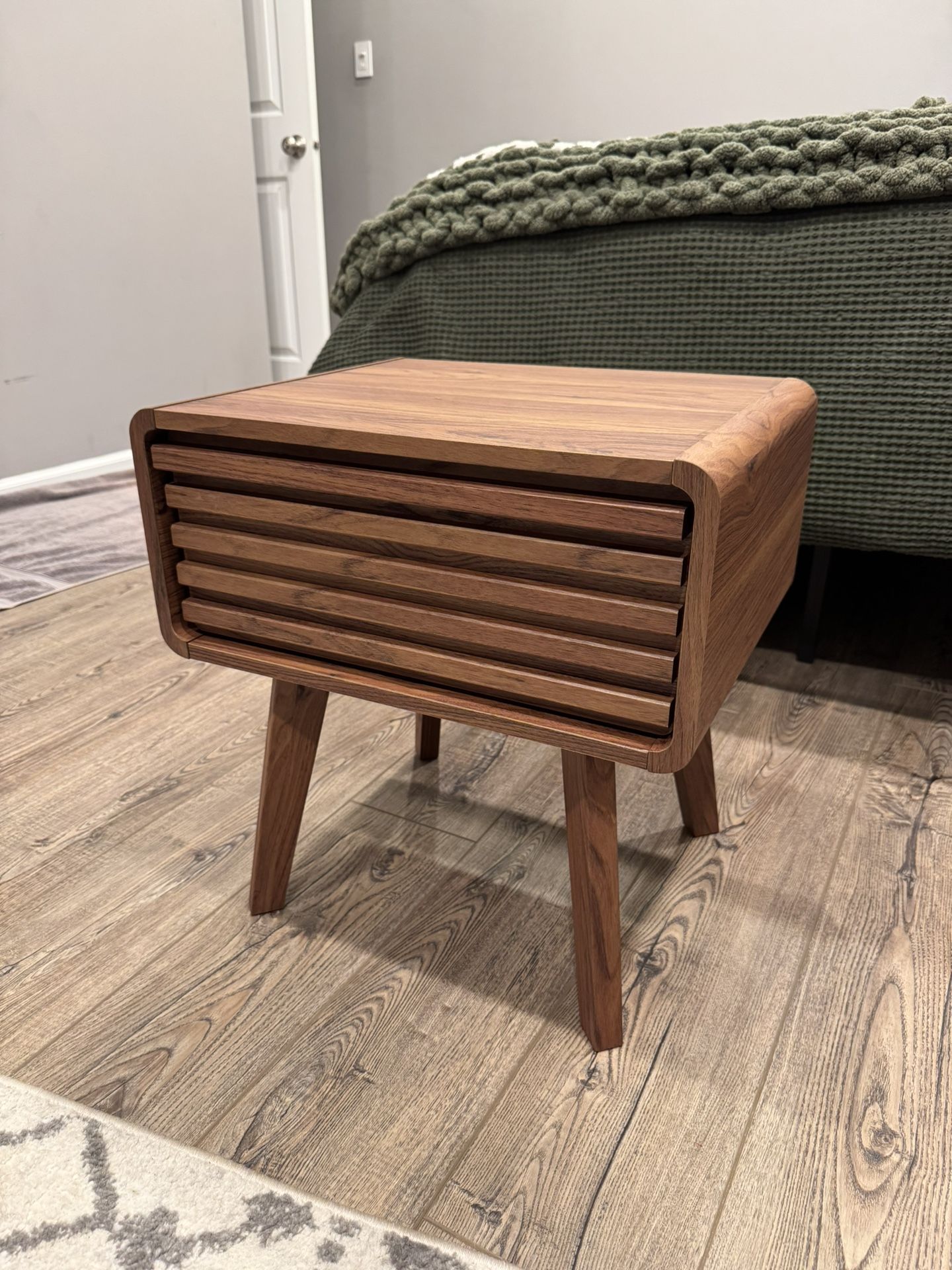 Nightstand 19x15x20H