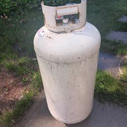 FULL 10 GALLON OR 40 LB TANK FOR SALE