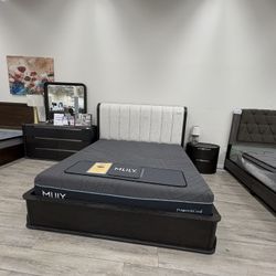 Modern Solid Wood Black 4PC Bedroom Set 