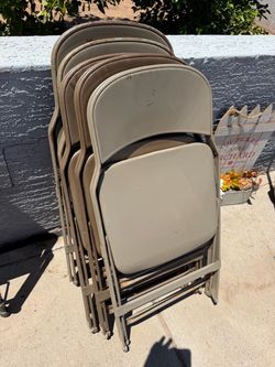 Set of folding chairs 9