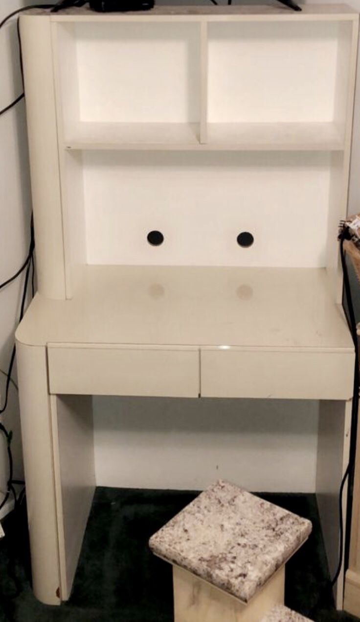 Custom made computer desk! In great condition!