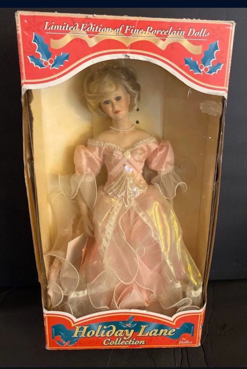 NEW Limited Edition: Fine Porcelain 2004 Holiday Lane Collection doll
