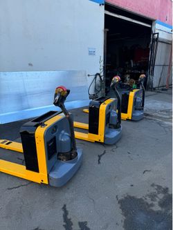 Yale Electric Pallet Jack