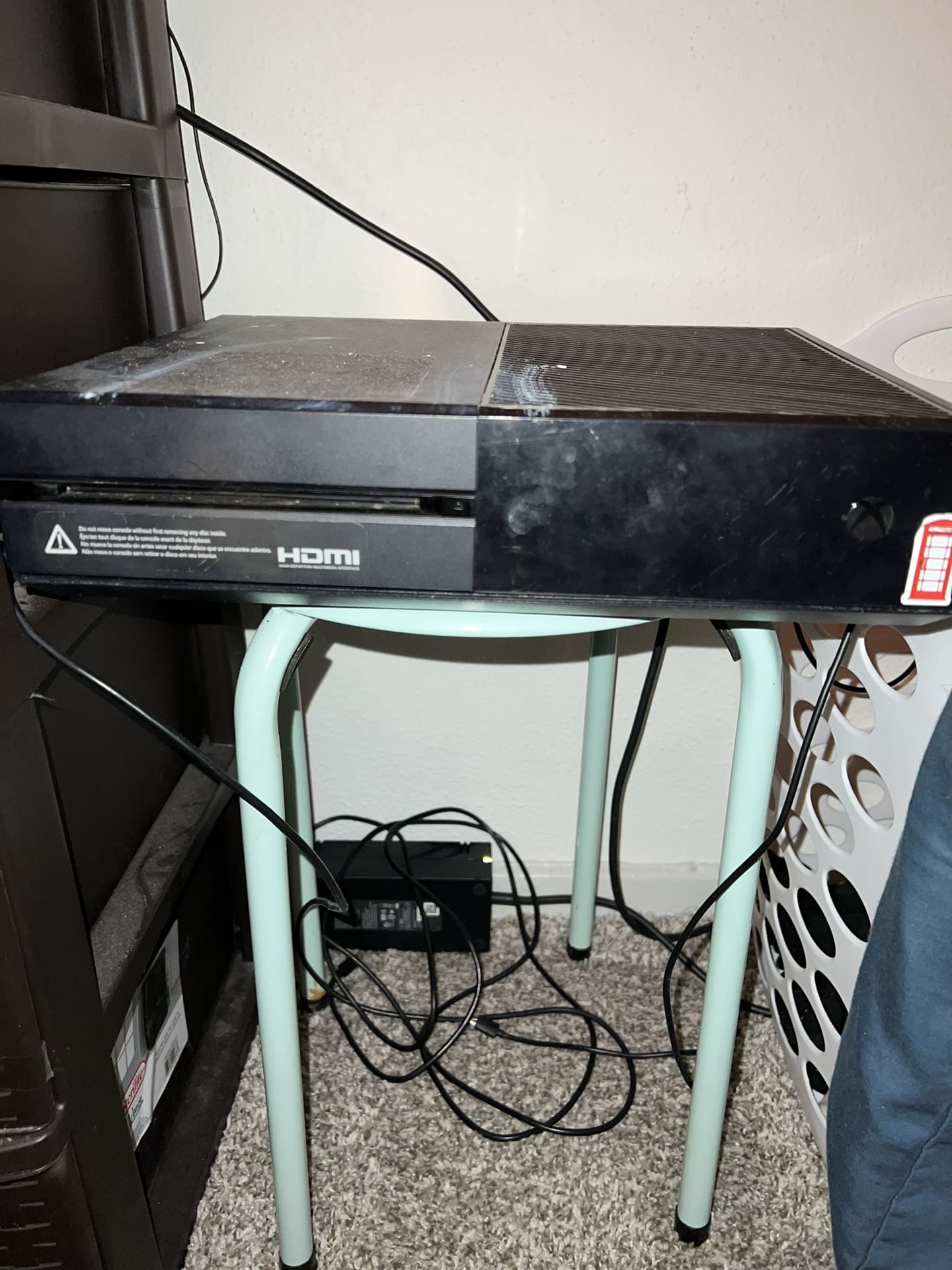 Xbox One 500gb / Comes With 1000 Digital Games