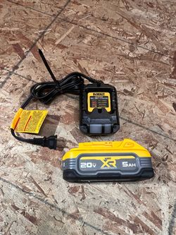 DeWalt 20V XR 5Ah Powerstack Battery and Charger